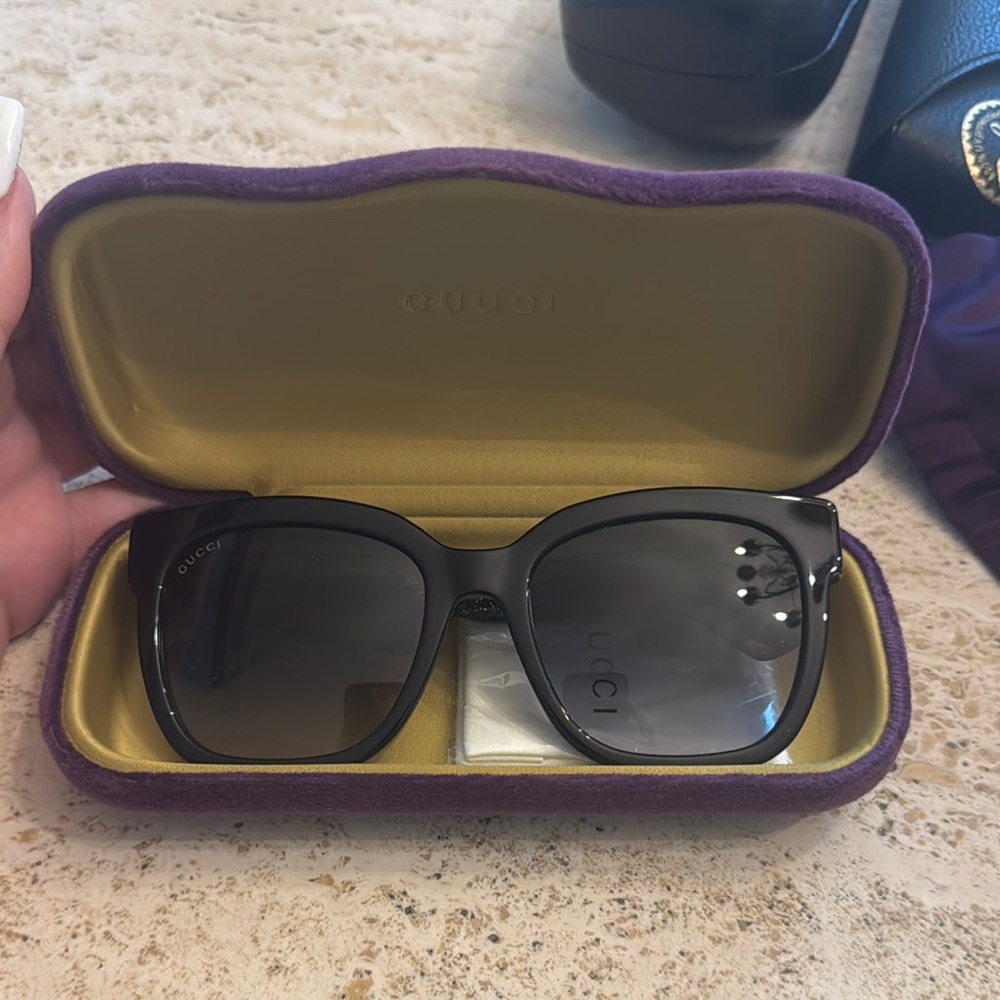 Gucci Black Sunglasses Sleek Accessories